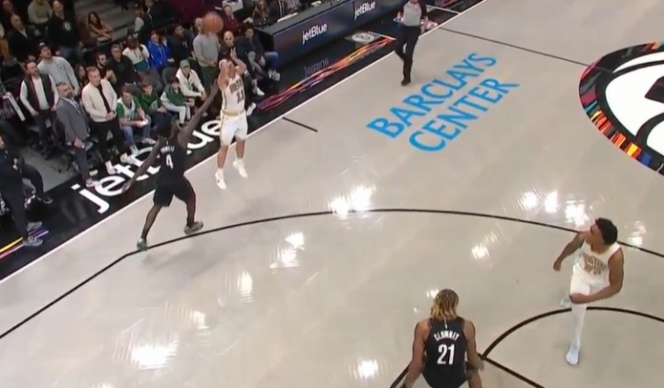 7m体育官网-续命！豪泽长甩&amp;威廉姆斯不停球传球 普理查德虚晃后仰三分命中