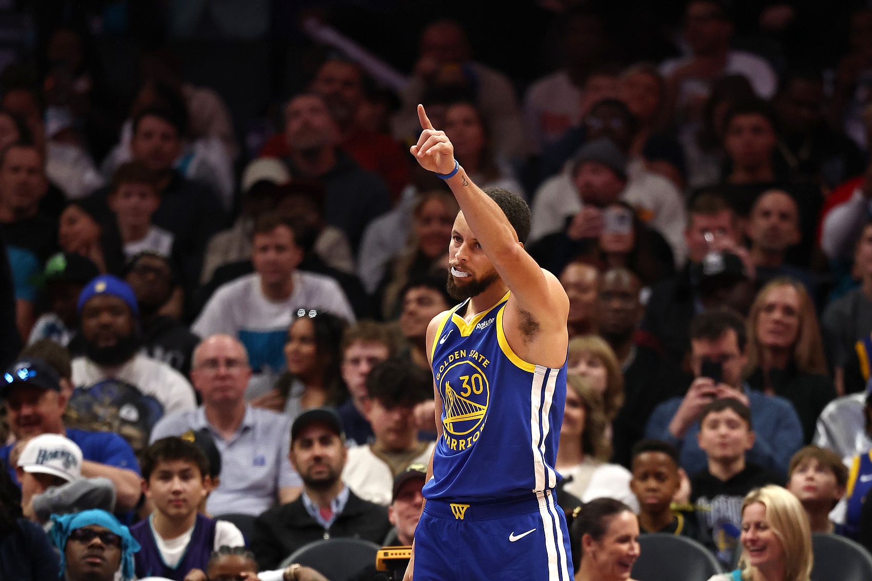 7m体育-勇士让库里小伤大养&直接报销是对的 这赛季唯一重要的是抽乐透签