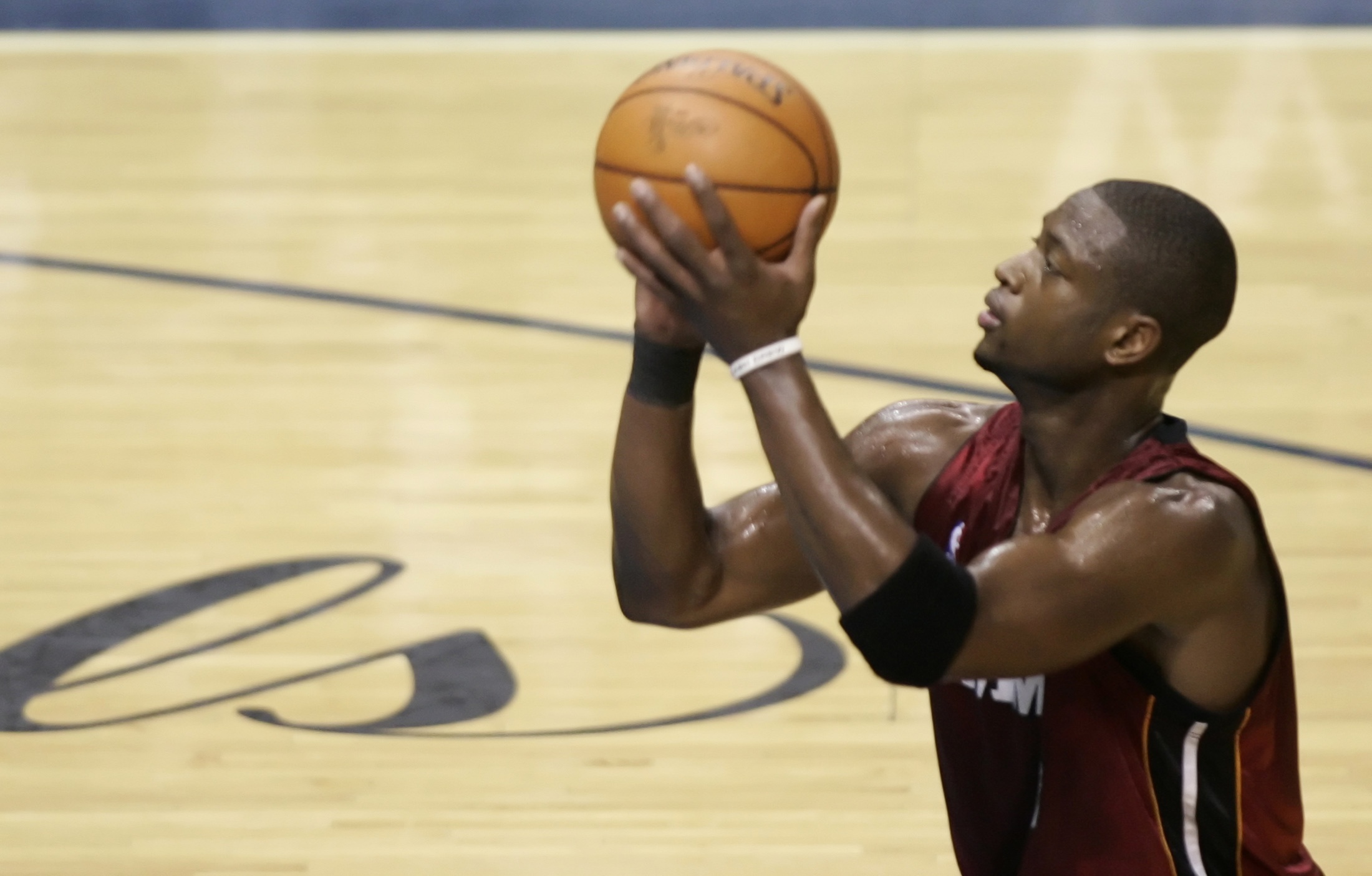 7m比分足球即时比分-贝弗利怒怼韦德：我不如你就不能评价你？照这逻辑就乔丹能说你？